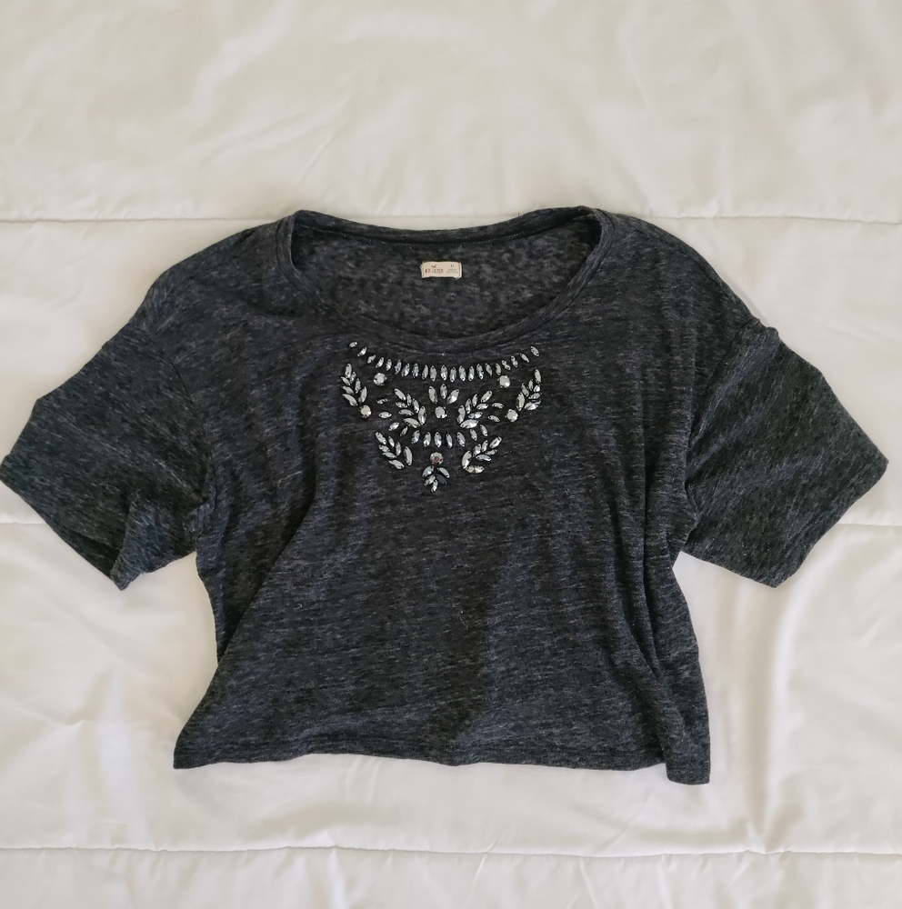 🏷️Buy 4 Get 1 Free🏷️Hollister jeweled crop top